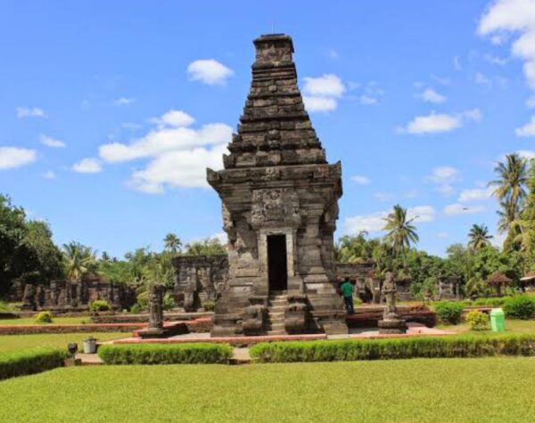 Bumi Laya Ika Tantra Adi Raja: Sejarah dan Filosofi di Balik Nama Blitar