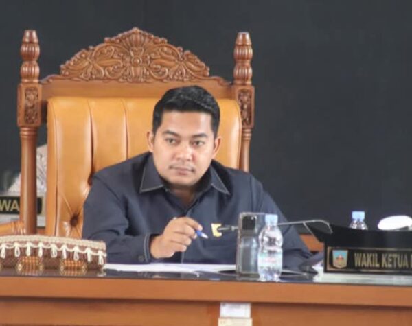 Fraksi PAN Ade Sudarman Puji Keberhasilan Sutan Riska 9 Tahun Jadi Bupati Dharmasraya
