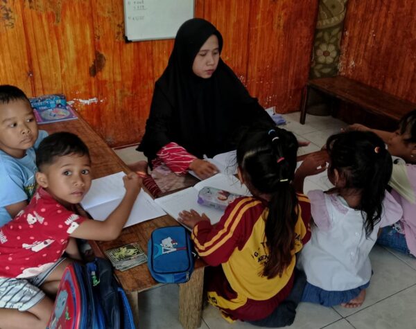 Transformasi Ibu Rumah Tangga di Mojokerto Buka Bimbel, Peduli Pendidikan Desa