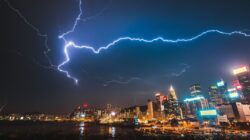 Cuaca Surabaya Besok 27 Februari 2026, BMKG: Awas Hujan Petir di Sejumlah Wilayah