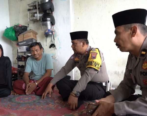 Polres Mojokerto Kota Santuni Keluarga Korban Laka Laut Pantai Drini Yogyakarta