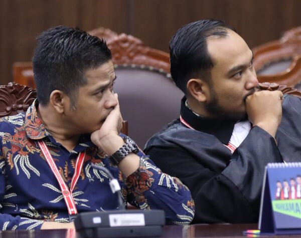 MK Tolak Uji Materi Pasal Masa Jabatan Kepala Desa dalam UU Desa