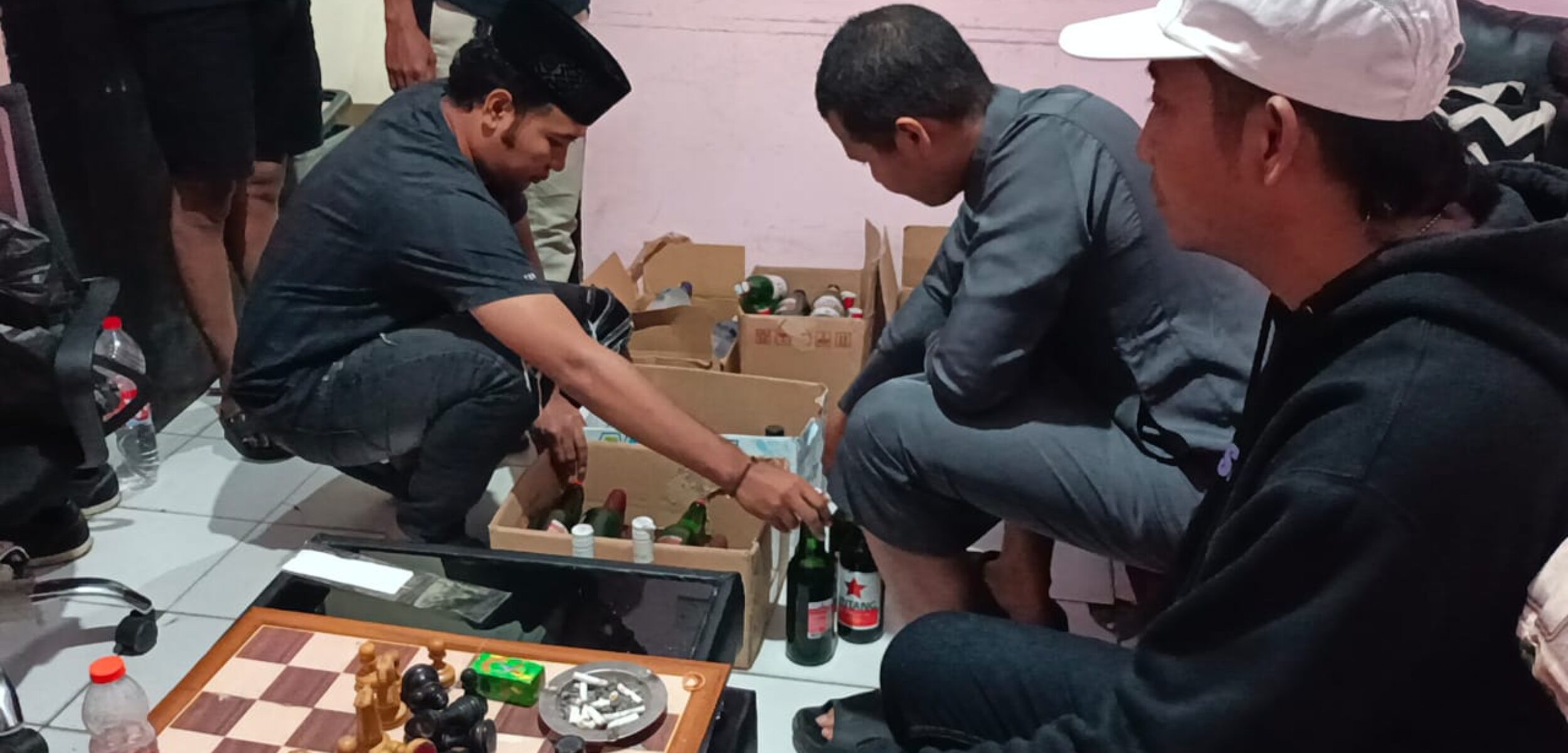 Polres Pamekasan Gencarkan Razia Miras Jelang Ramadan, Ratusan Botol Disita