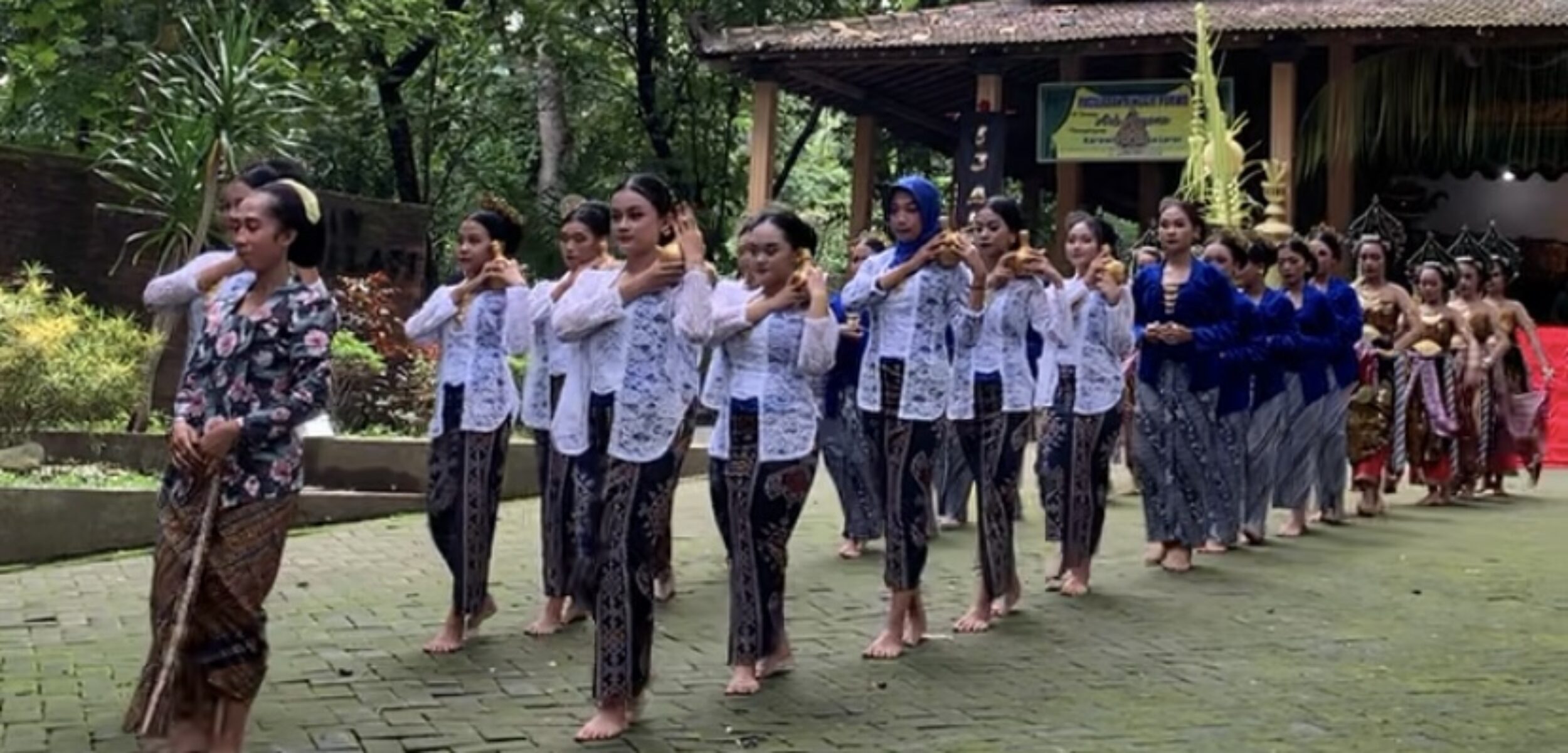 2568AF85 DF1E 4703 B54C 8DC816D361CB