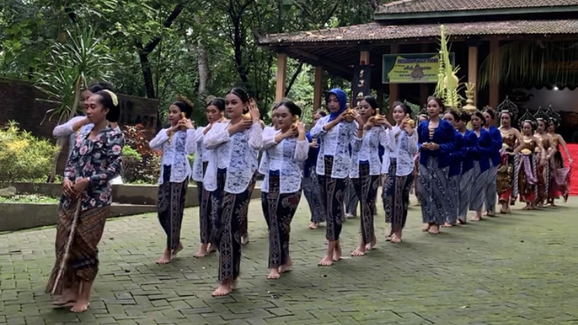 2568AF85 DF1E 4703 B54C 8DC816D361CB