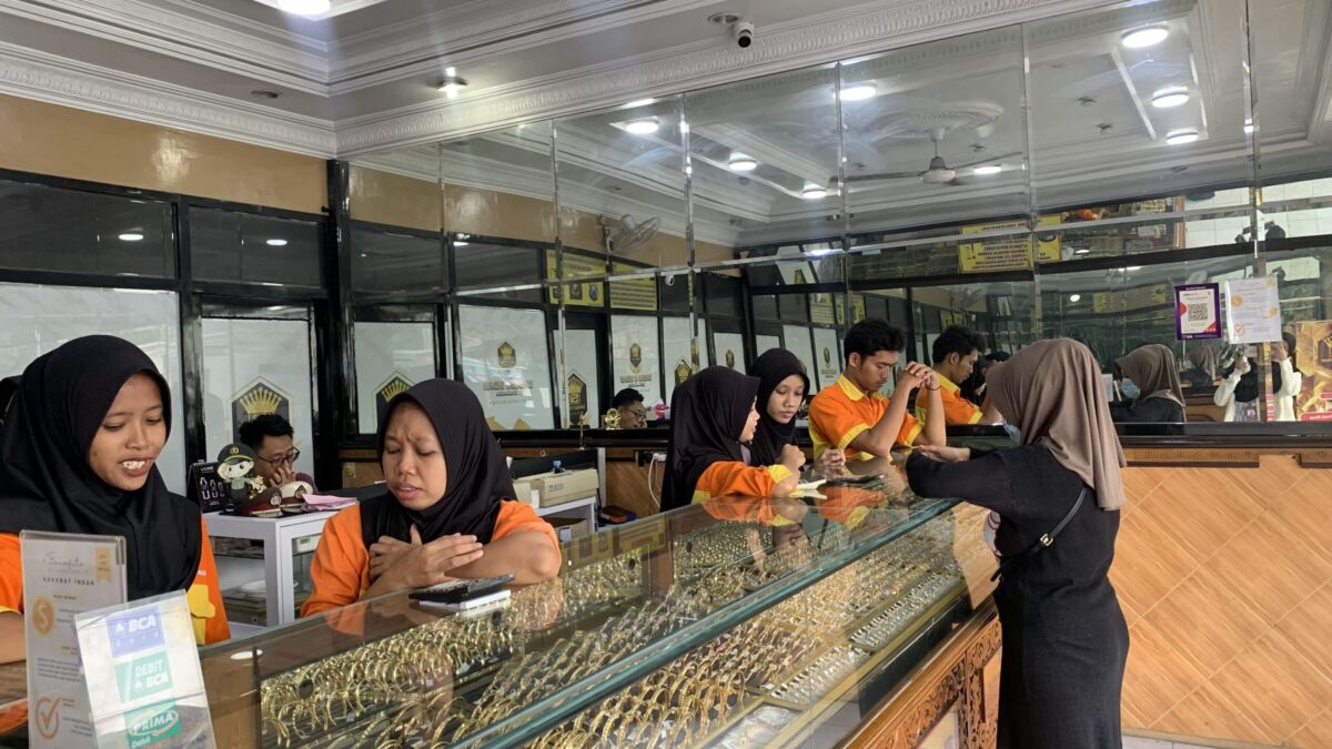 5ADF640C 98E0 4195 9830 A1271663728F scaled 1 Harga Emas