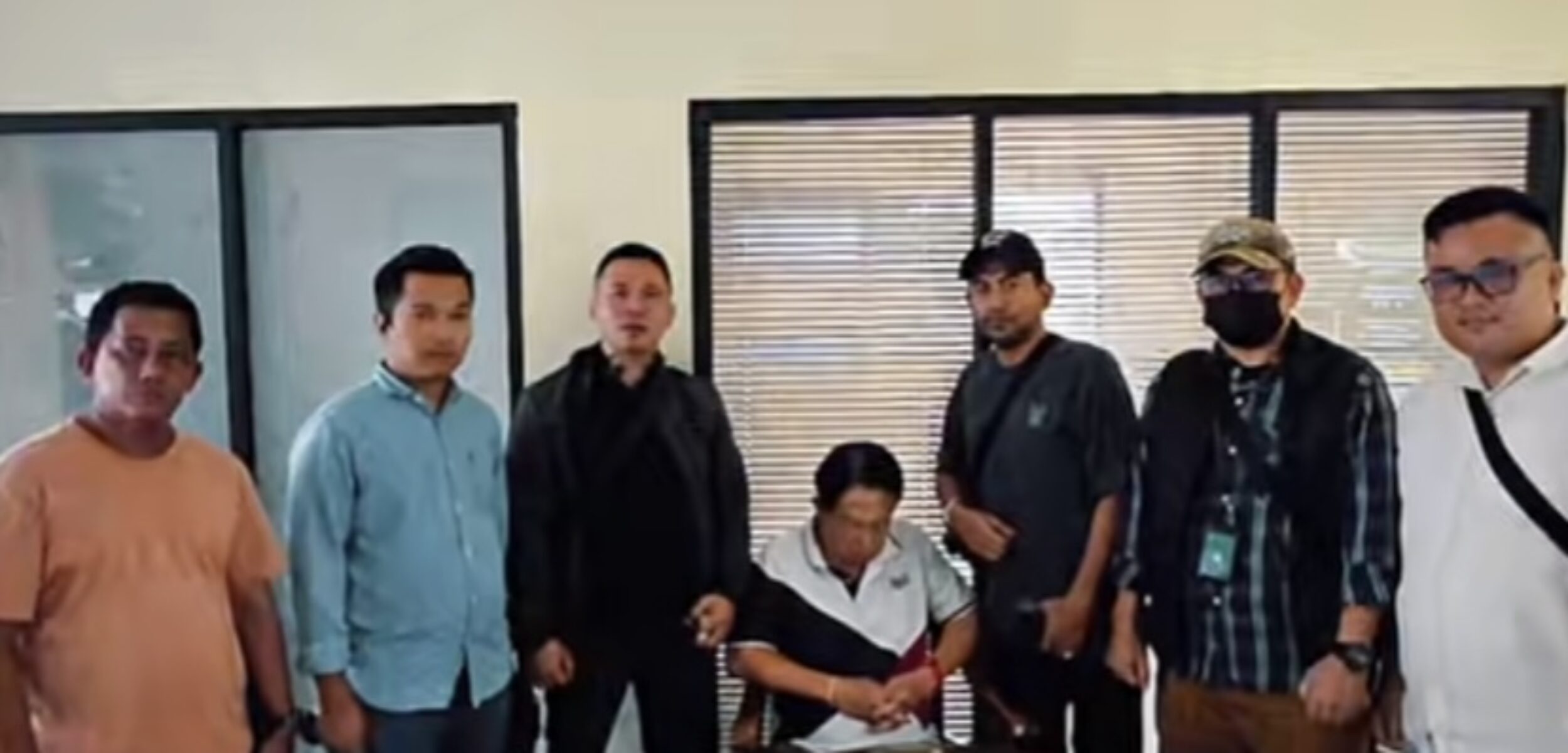 6B12EA91 1D28 448B B475 0870A1A7BAE3