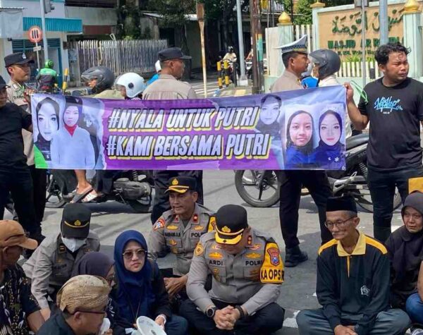 Ratusan Warga dan Aktivis Kepung DPRD Jombang, Desak Keadilan untuk Putri Regina