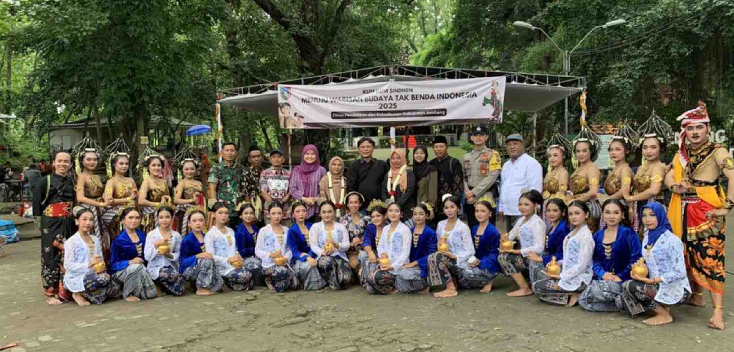 EF822EEC 7580 4876 8EA9 0DC35D40EB32