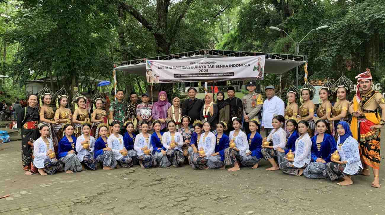 EF822EEC 7580 4876 8EA9 0DC35D40EB32