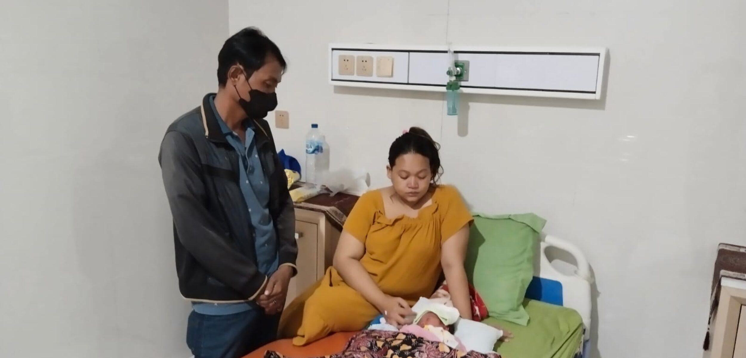 Tak Bisa Bayar, Ibu Muda dan Bayinya “Tertahan” di Klinik Bersalin Surabaya