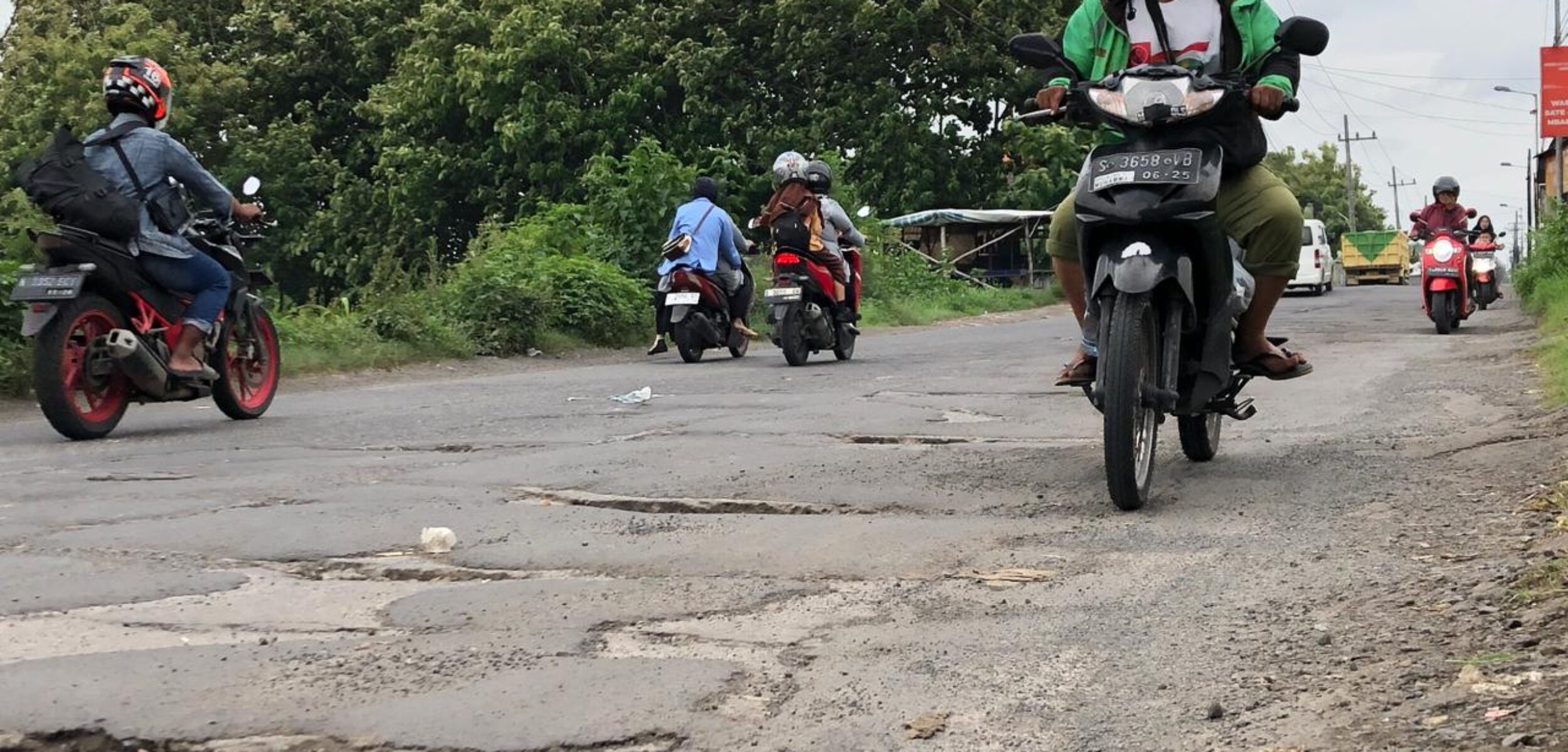 Jalan Alternatif Mojosari – Ngoro Rusak Parah