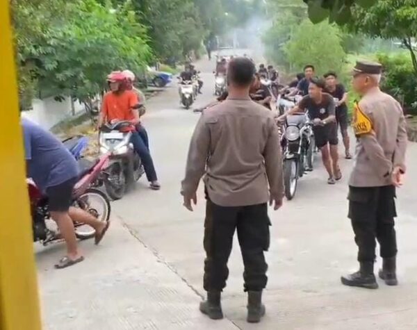 Polisi Bubarkan Balap Liar di Dawarblandong