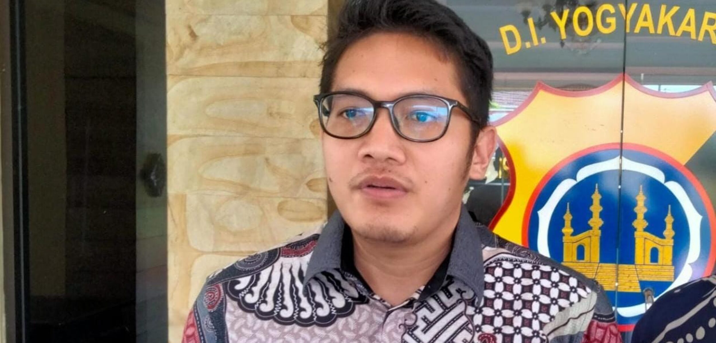 Kasat Reskrim Polres Gunung Kidul, AKP Achmad Mirza saat ditanyai wartawan (Hadid / Kabarterdepan.com)