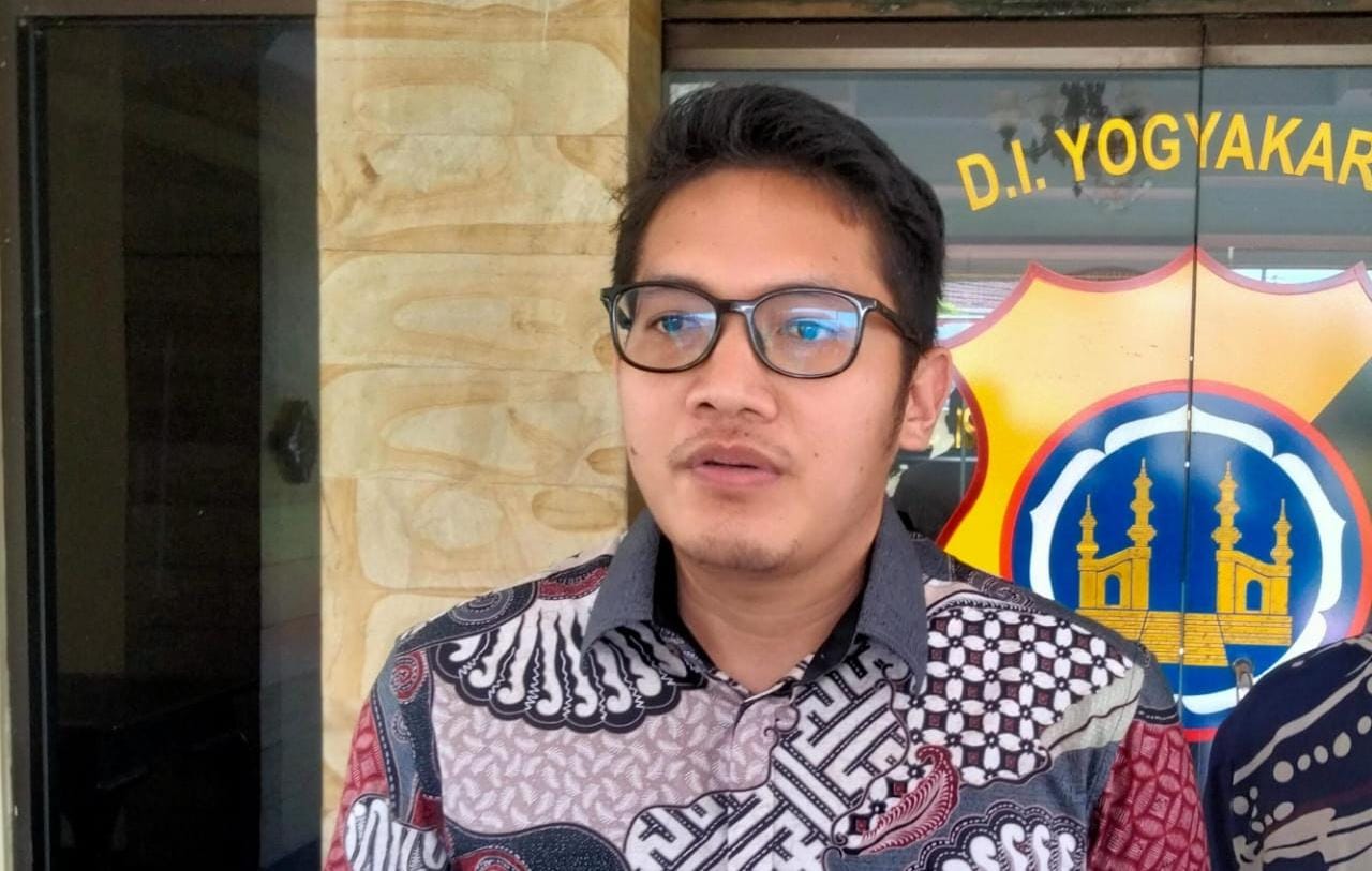 IMG 20250209 WA0029 1 Kasat Reskrim Polres Gunung Kidul, AKP Achmad Mirza saat ditanyai wartawan (Hadid / Kabarterdepan.com)