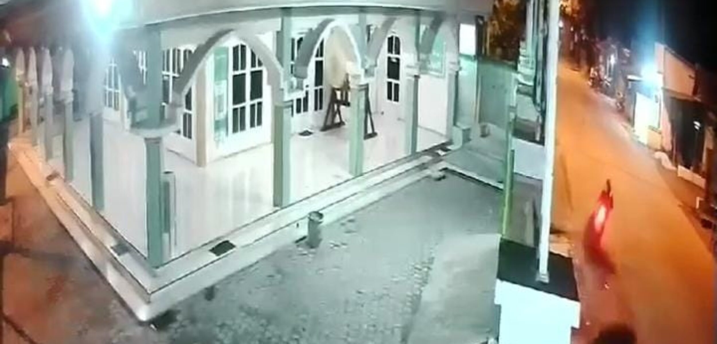 Tabrak Pagar Masjid, Ibu Rumah Tangga di Kemlagi Meregang Nyawa, Kejadian itu Terekam CCTV