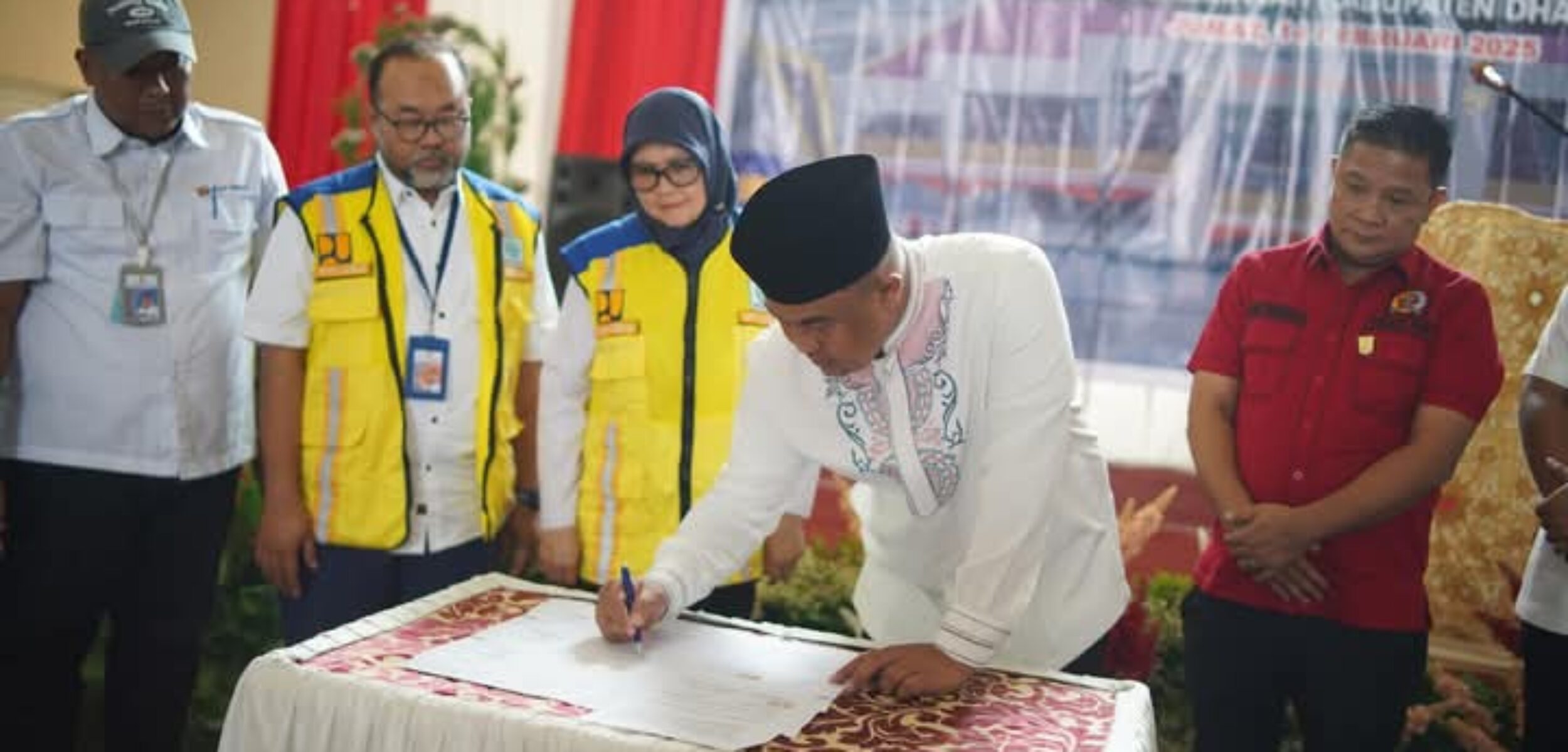 Bupati Dharmasraya Resmikan Pasar Rakyat Modern di Sungai Rumbai