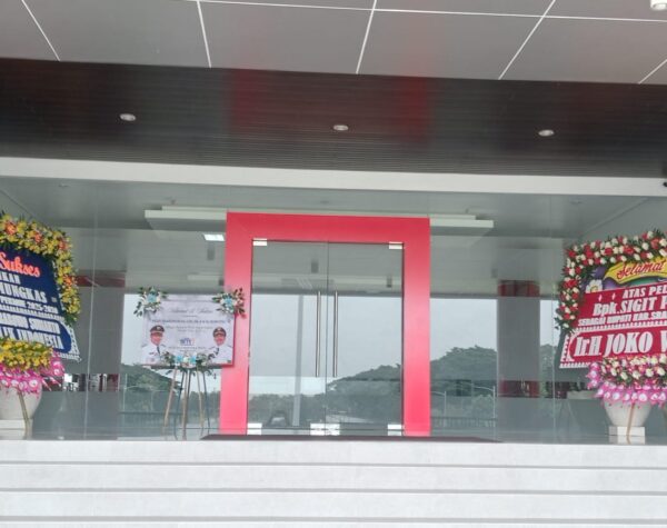 Karangan Bunga Ucapan Selamat Dari Presiden Ke Sigit – Suroto Hiasi Kantor Pemda Terpadu Sragen