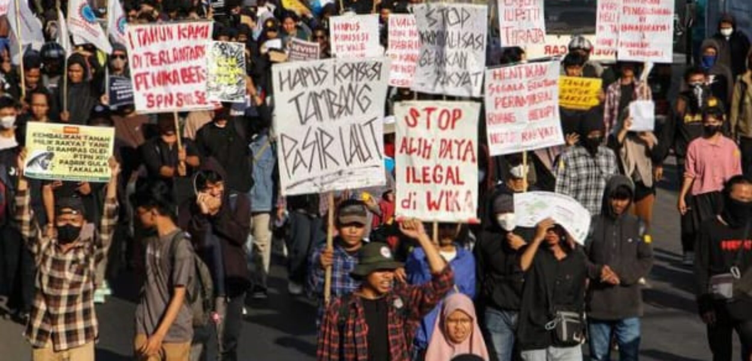 Demonstrasi, Unjuk Rasa, dan Aksi Massa: Mana yang Paling Bikin Geger?