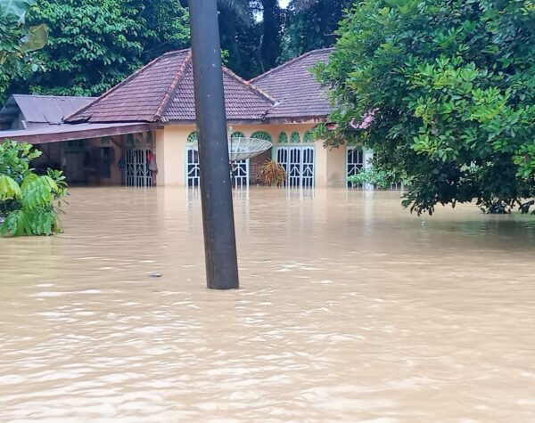 Bupati Dharmasraya Ikut Retreat, Instruksikan Wabup dan Sekda Pimpin Tanggap Darurat Banjir Timpeh