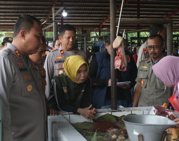 Antisipasi Praktik Monopoli Hingga Penimbunan Bahan Pokok Jelang Ramadan, Polisi Sidak Pasar Sidomakmur Blora