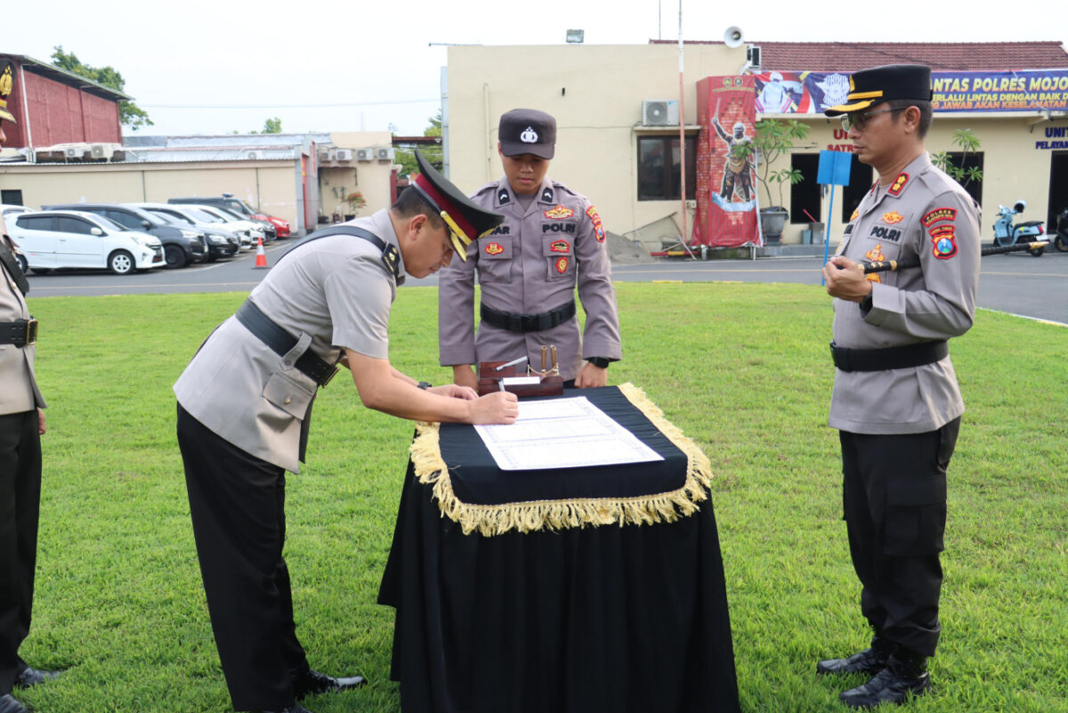 Upacara sertijab Kabag SDM Polres Mojokerto Kota yang dipimpin langsung oleh Kapolres, AKBP Daniel S Marunduri, Selasa (4/2/2025) (Humas Polres Mojokerto Kota untuk Kabarterdepan.com) 