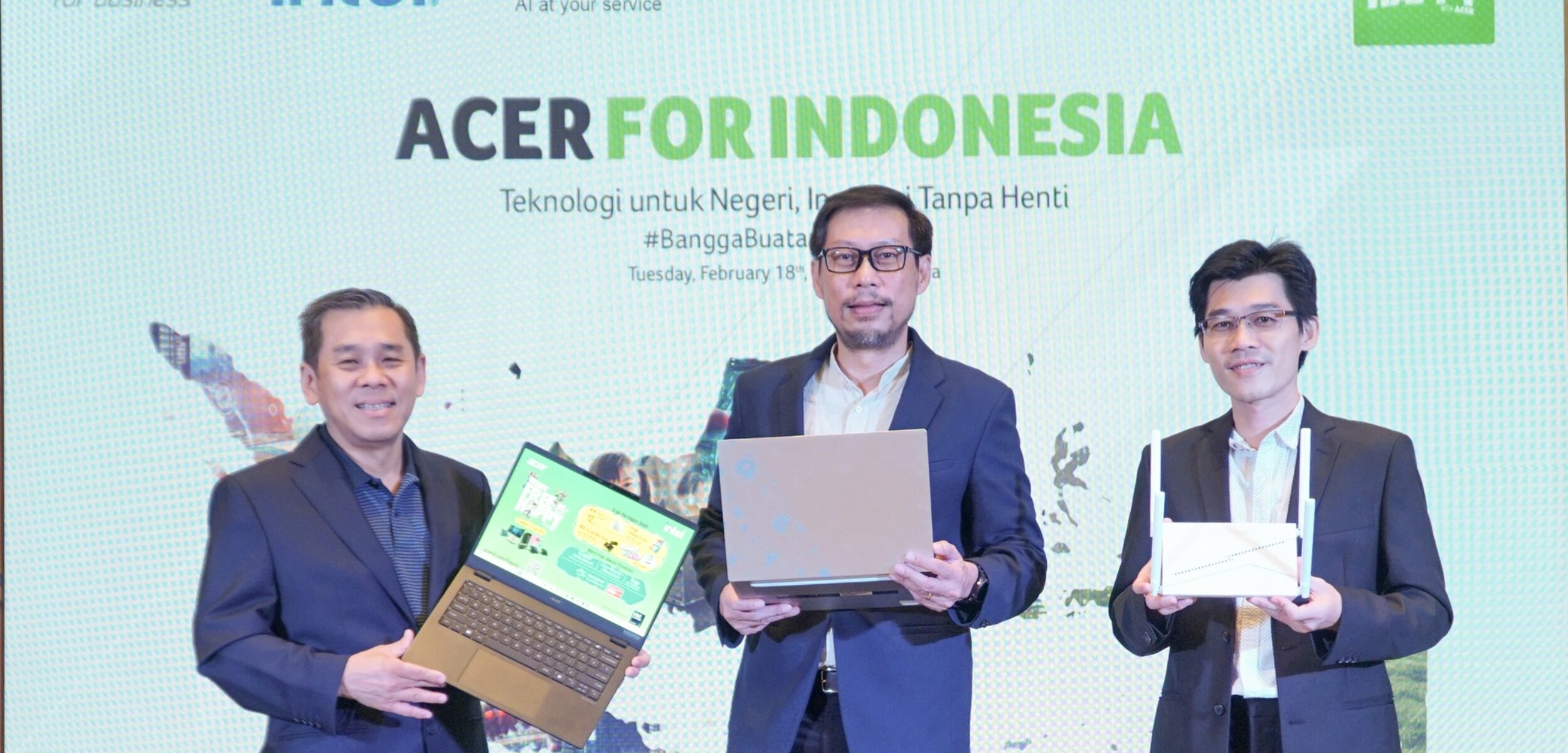 Kiri kanan Rudy Sumadi Commercial Sales Director Acer Indonesia Riko Gunawan Product Solutions Director Acer Indonesia dan Antony Widjaja Commercial Product Manager Acer Indonesia 2.JPG