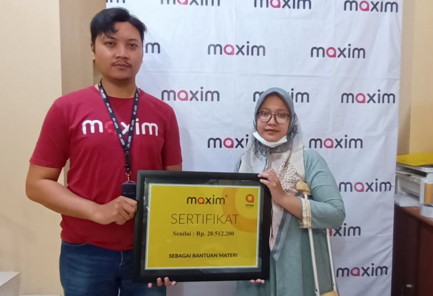 Santunan Sebesar Rp20000000 Diberikan Oleh YPSSI Kepada Seorang Pengguna Maxim Di Malang
