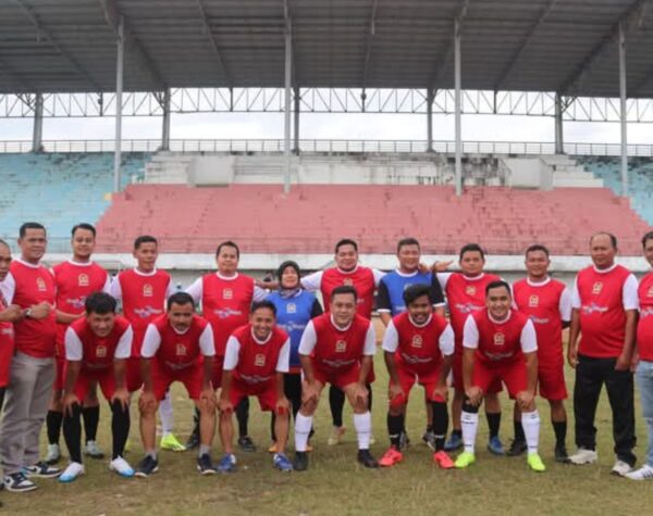 DPRD Kabupaten Dharmasraya Unjuk Skill Berikan Penampilan Memukau Melawan Kesebelasan OPD