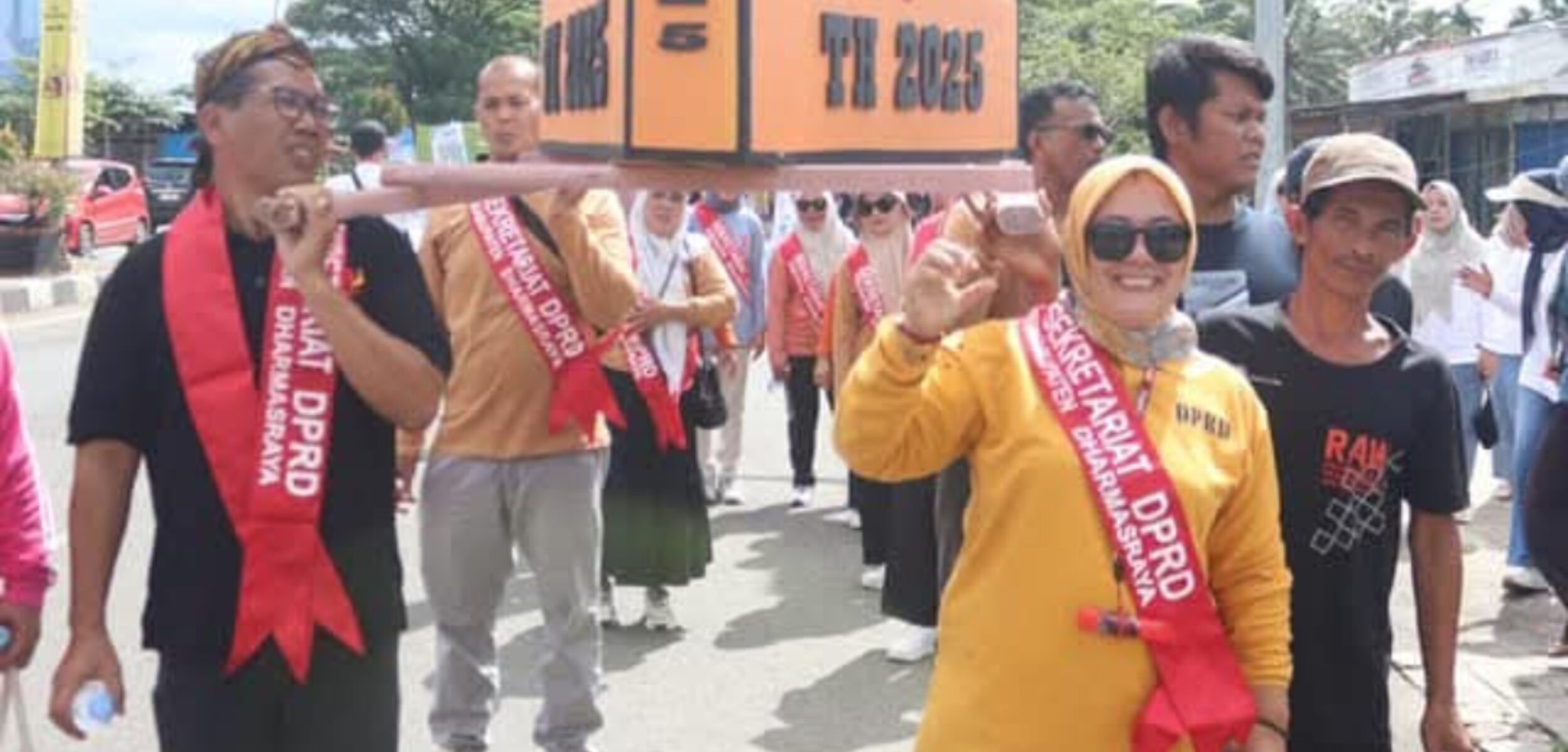 DPRD Kabupaten Dharmasraya Meriahkan Pawai Kebudayaan dalam Rangka HUT Ke-21