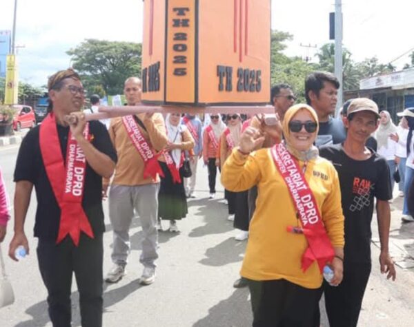 DPRD Kabupaten Dharmasraya Meriahkan Pawai Kebudayaan dalam Rangka HUT Ke-21