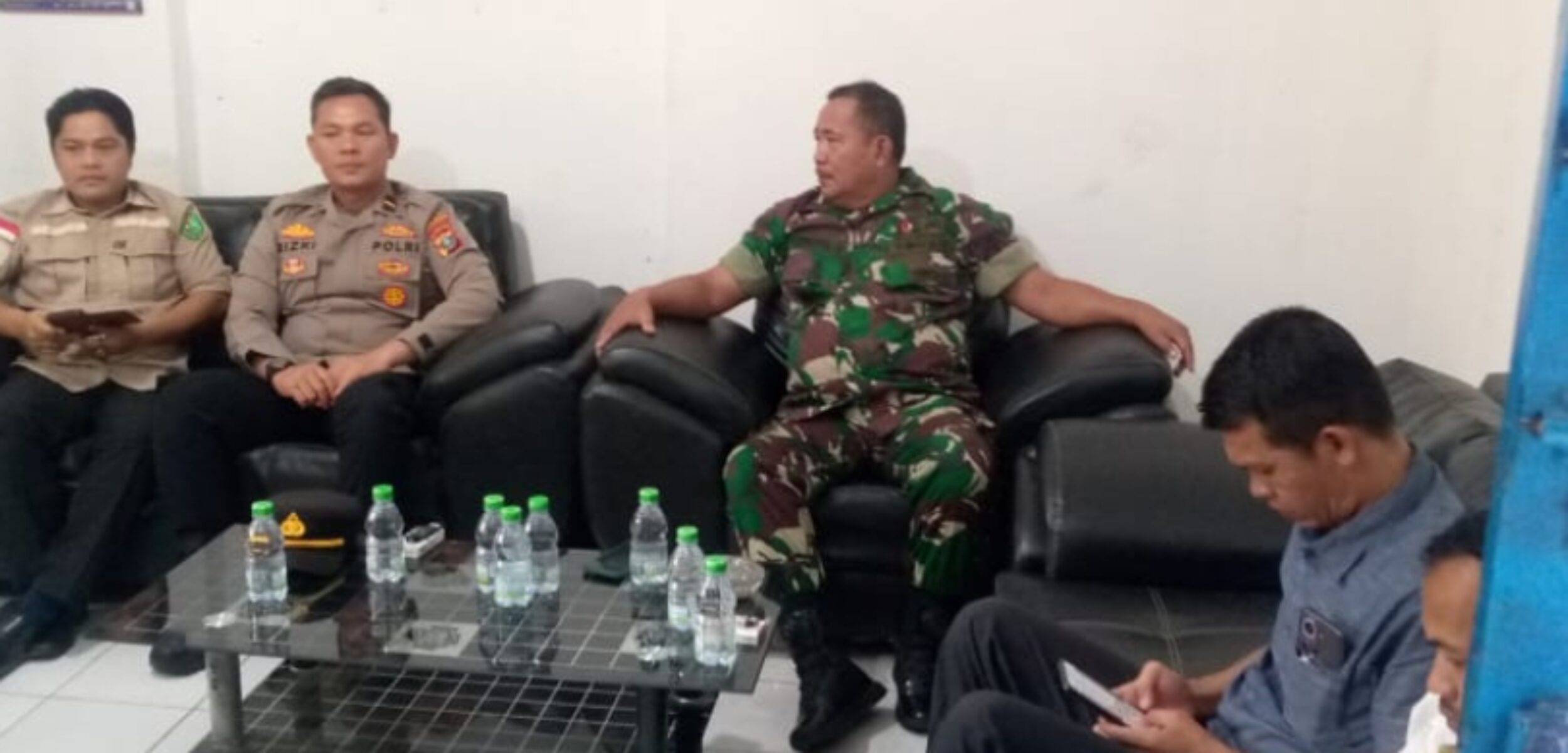 Camat Siabu Terima Kunjungan Danramil dan Plt Kapolsek, Komitmen Jaga Kondusifitas