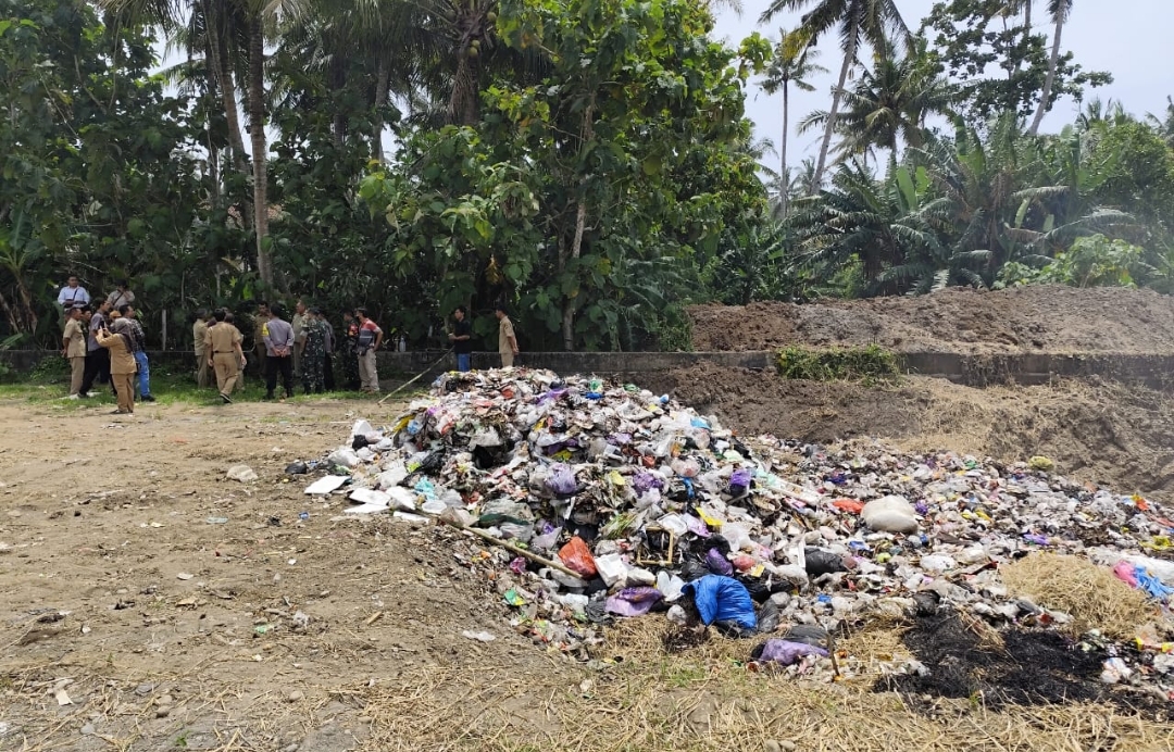 Kondisi lahan dipenuhi tumpukan sampah di Kalurahan Banaran, Galur, Kulonprogo, Daerah Istimewa Yogyakarta (DIY) beberapa waktu lalu. (Foto DLH Kulonprogo for kabarterdepan.com)