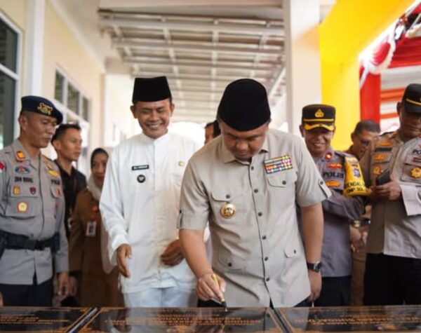 Sutan Riska Resmikan Kantor Wali Nagari Dalam HUT ke-15 Nagari Sungai Duo