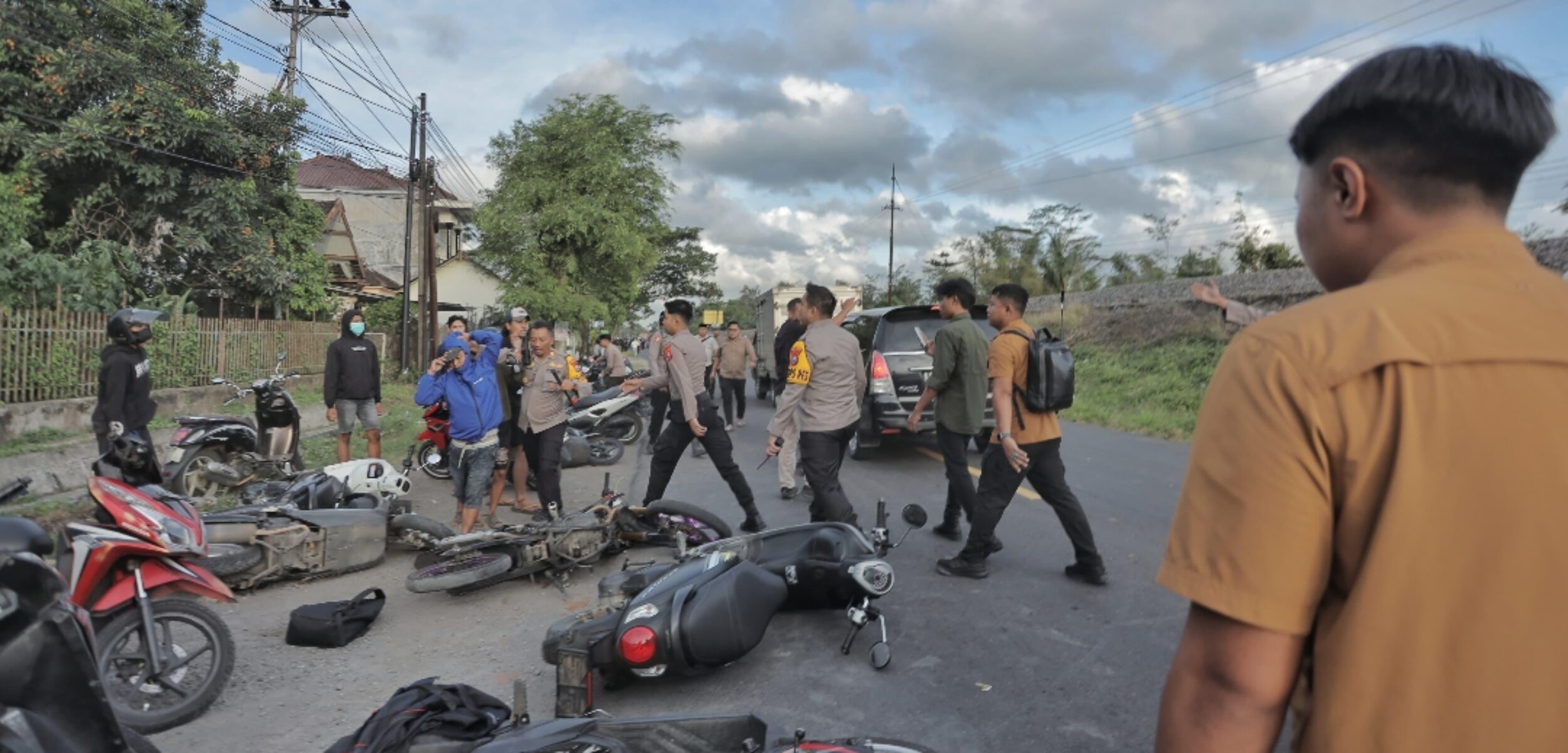 Geber Motor di Depan Polres Blitar, Sekelompok Pemuda Diduga dari Perguruan Silat Diamankan