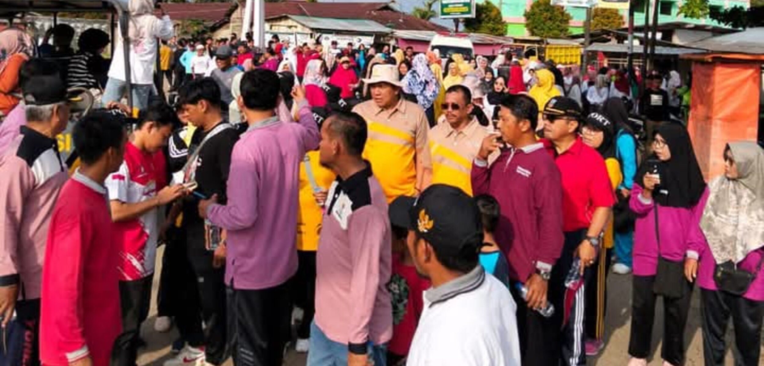 Peringati HUT Nagari Sungai Duo, DPRD Kabupaten Dharmasraya Ikuti Jalan Santai Bersama Masyarakat