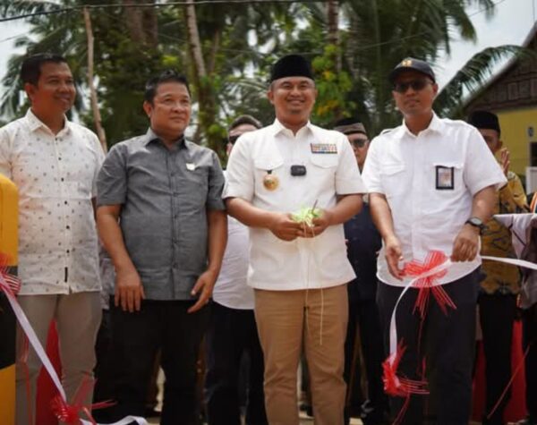 Ketua DPRD Dharmasraya Hadiri peresmian Jembatan Gantung Siguntur