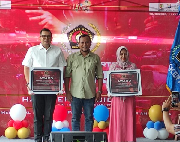 16 Tokoh Berpengaruh di Mojokerto Terima Piagam Penghargaan PWI Mojokerto Award
