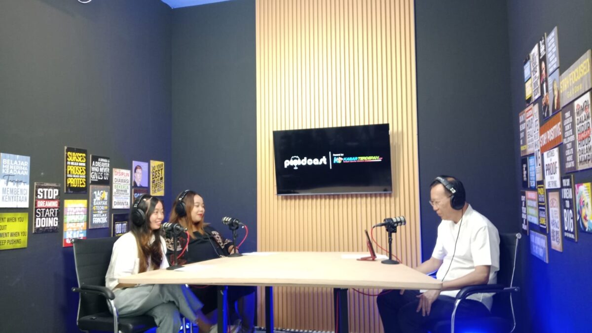 WhatsApp Image 2025 02 16 at 00.38.56 6d252392 1 Pemaparan Materi oleh dr. Alfian Chandiary pada Podcast Kabar Terdepan Mengenai Sugar Addict atau Kecanduan Gula Ingatkan Bahaya Konsumsi Gula Berlebih, Rabu (12/2/2025) (Tantri /Kabarterdepan.com)