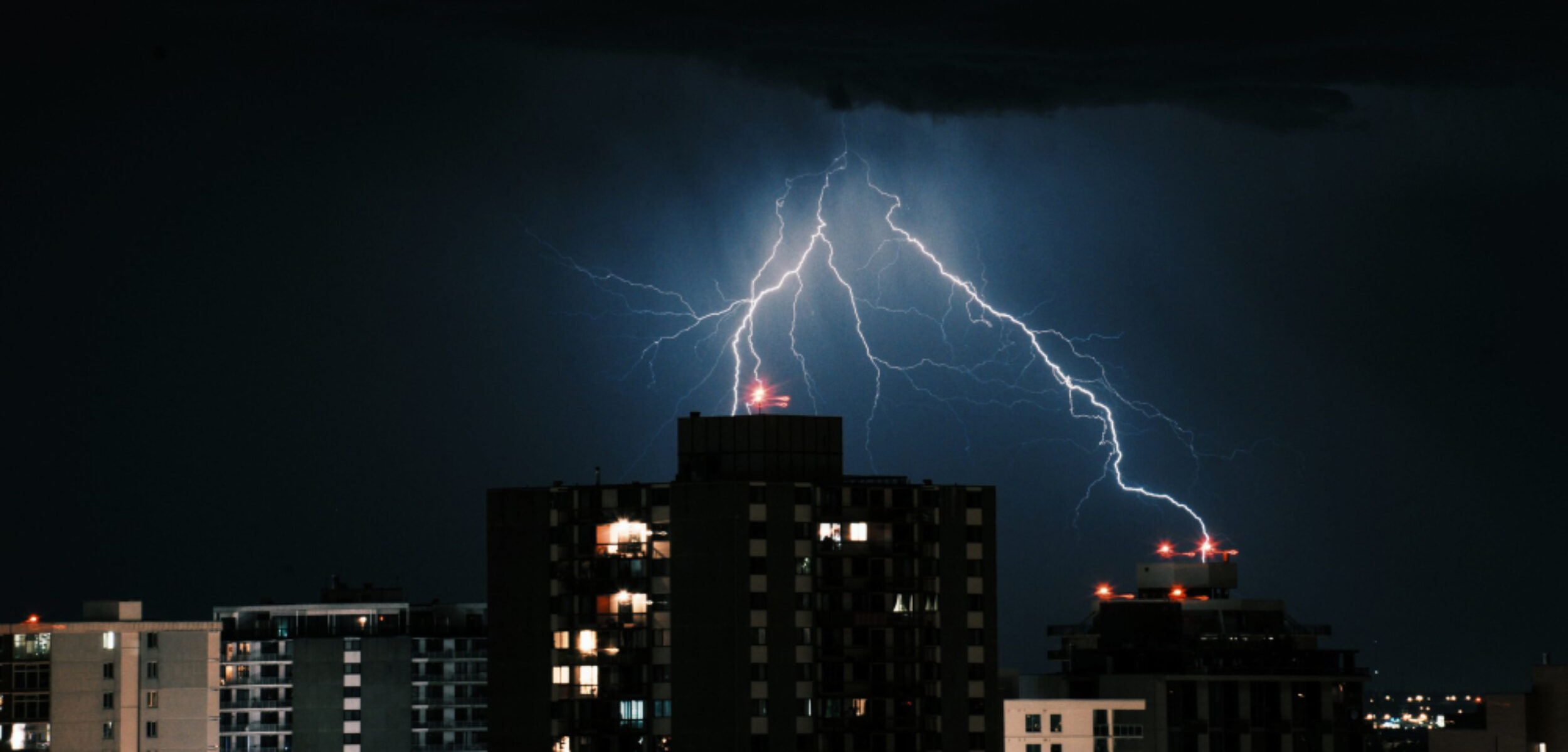 prakiraan cuaca hujan petir di Jawa Barat