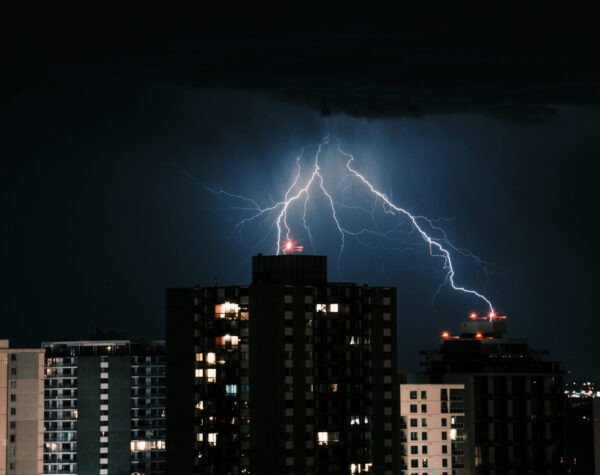 Cuaca Jawa Barat Besok 7 Februari 2026, BMKG: Awas Hujan Petir