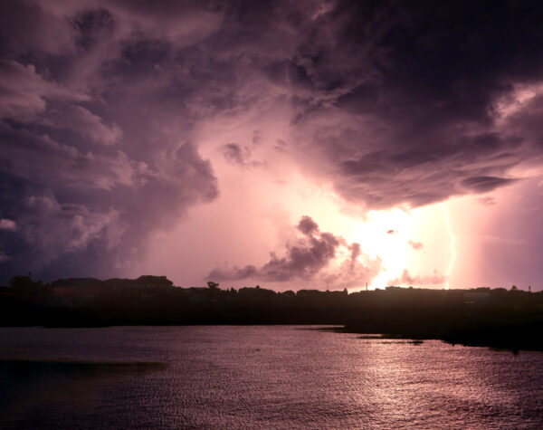 Waspadai Cuaca Hujan Disertai Petir di Kota Mojokerto Hari Ini dan Besok
