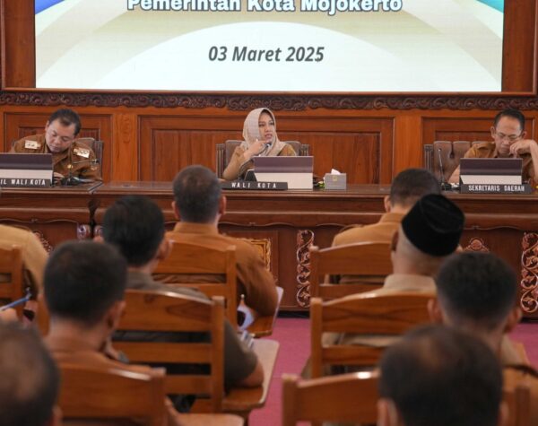 Pimpin Rapat Staf, Wali Kota Mojokerto Ning Ita Ajak Sukseskan Asta Cita