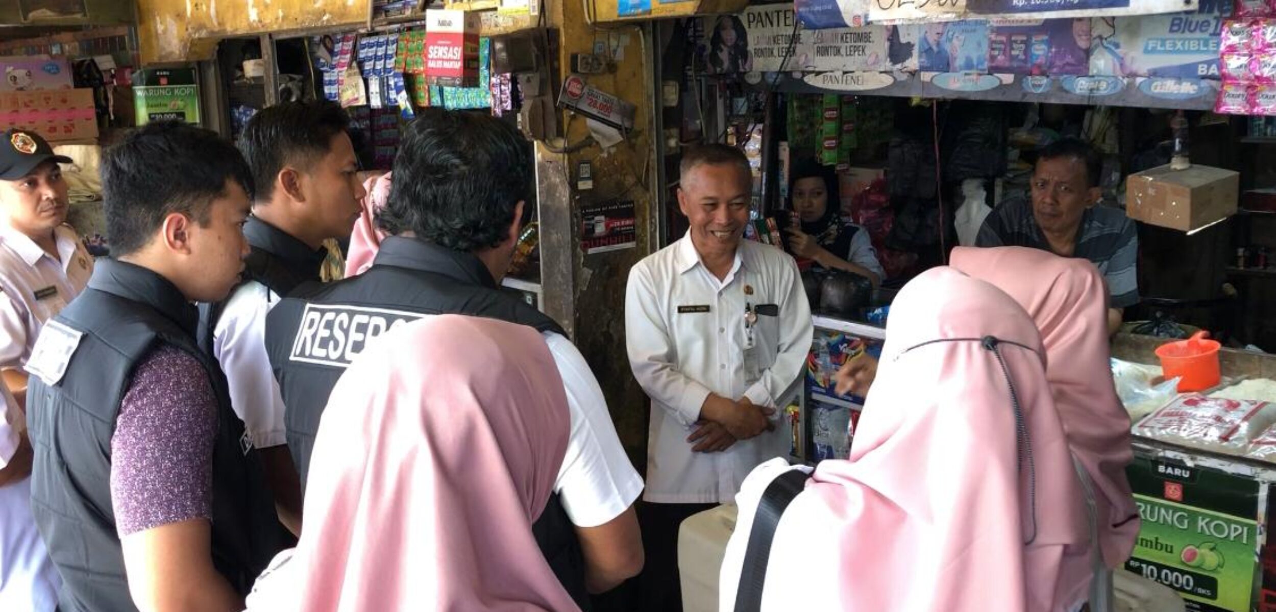 Satgas Pangan melakukan sidak harga cabai ke lapak pedangang di Pasar Mojosari, Rabu (5/3/2025) pagi (Redaksi / Kabarterdepan.com) 