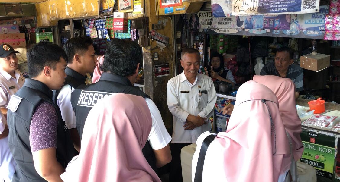 Satgas Pangan melakukan sidak harga cabai ke lapak pedangang di Pasar Mojosari, Rabu (5/3/2025) pagi (Redaksi / Kabarterdepan.com) 