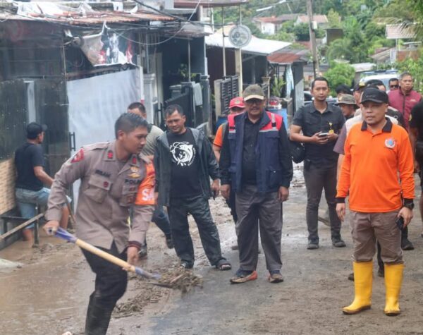 Bupati Sukabumi Tinjau Lokasi Terdampak Banjir dan Lonsor, Masyarakat Diminta Tetap Waspada