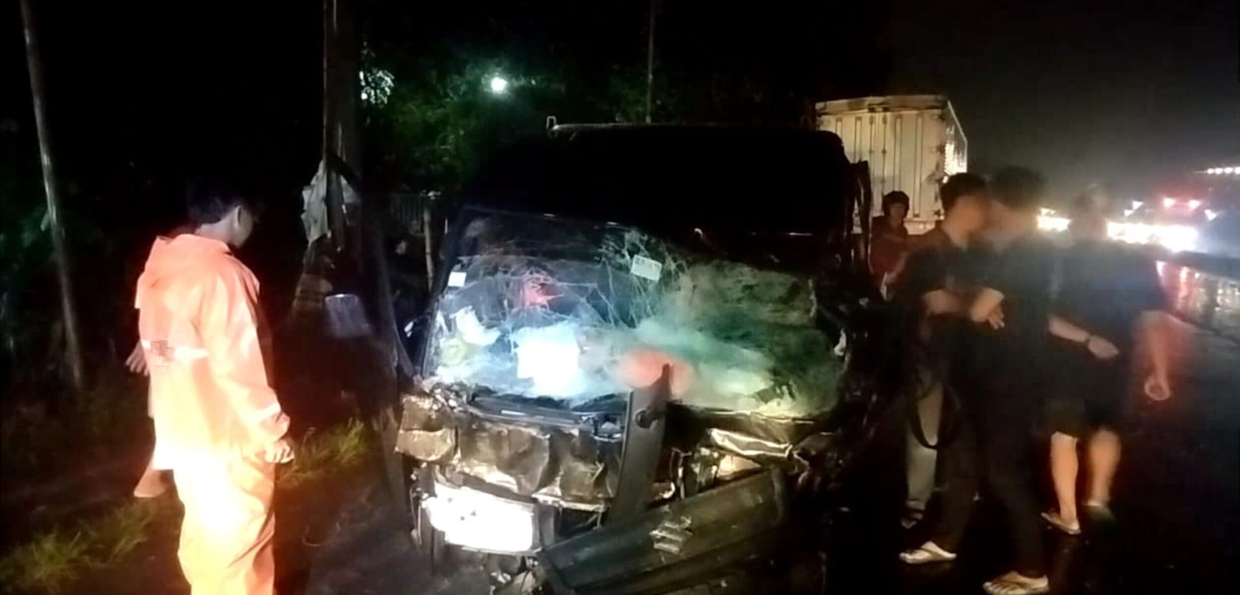 Tabrak Lari di Sidoarjo, Pikap Ini Terhenti Menabrak Median Jalan di Bypass Mojokerto