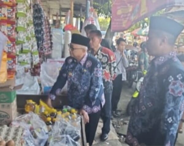 Bupati Blitar Bersama Disperindag dan Forkopimda Gelar Operasi Pasar untuk Stabilkan Harga Bahan Pokok