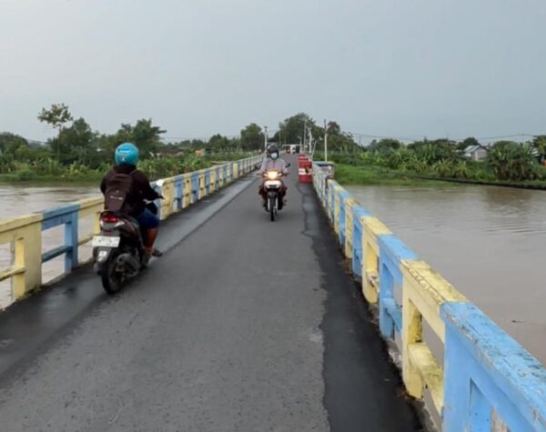 Sempat Ditutup, Jembatan Pagerluyung Gedeg Kembali Dibuka khusus Kendaraan Roda Dua