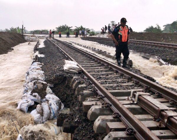 Terdampak Luapan Sungai Tuntang Grobogan, Tiga Kereta Api Memutar dan Dua Dibatalkan